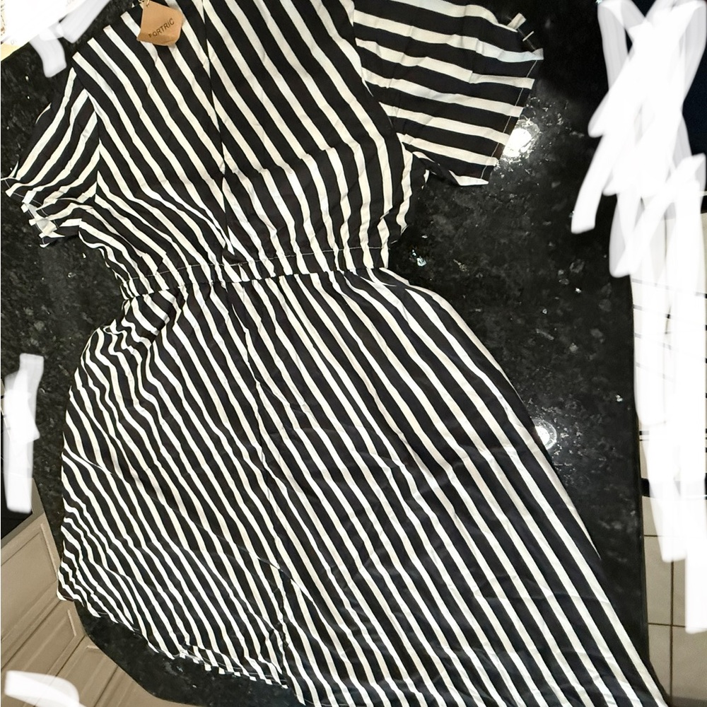 NWT Plus-Size A-Line Black & White Striped Long V-Neck Maxi Dress, Short-Sleeves